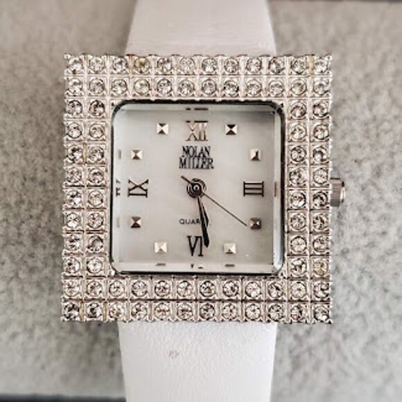 Nolan Miller Women's Watch Crystal Bezel and White‎ Leather Band Fresh Battery - Picture 9 of 9